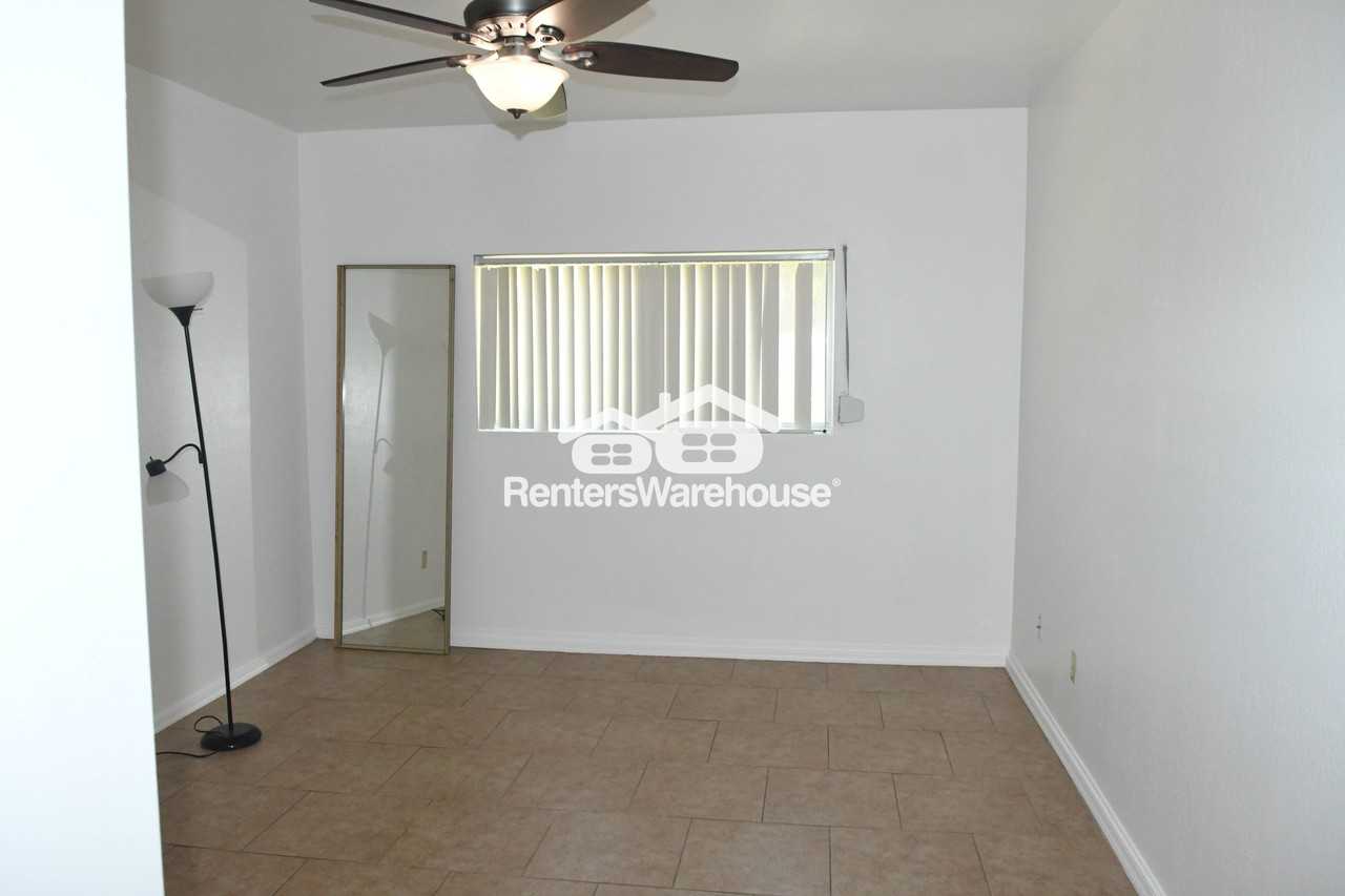 355 E Thomas Rd Unit B111 - Photo 7 of 10