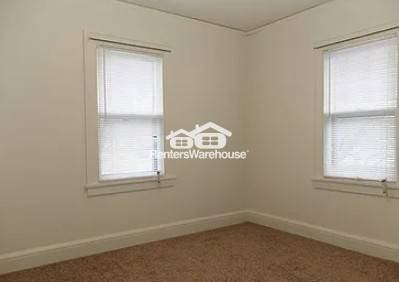 2354 Benjamin St Ne - Photo 7 of 11