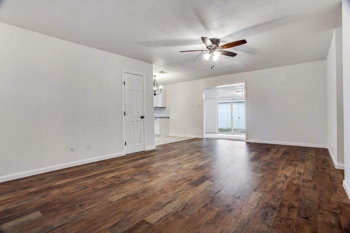 909 Bennett St - Photo 4 of 13