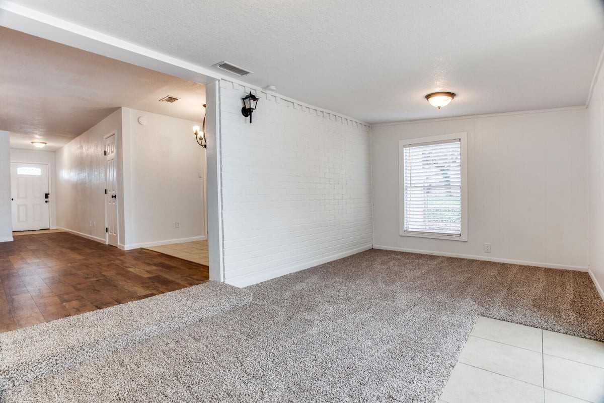 909 Bennett St - Photo 7 of 13