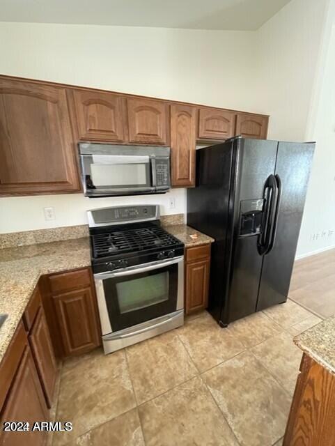 21080 N Wilford Ave - Photo 4 of 9