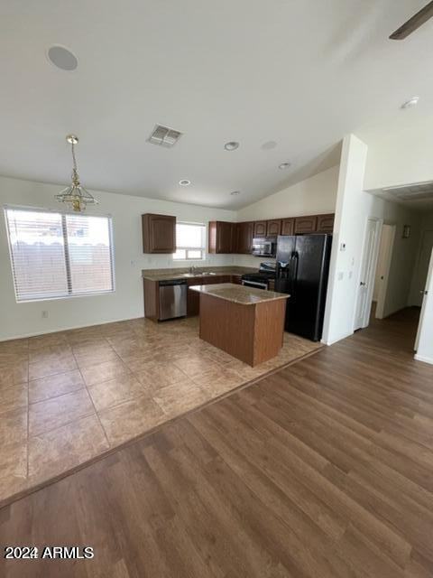 21080 N Wilford Ave - Photo 5 of 9