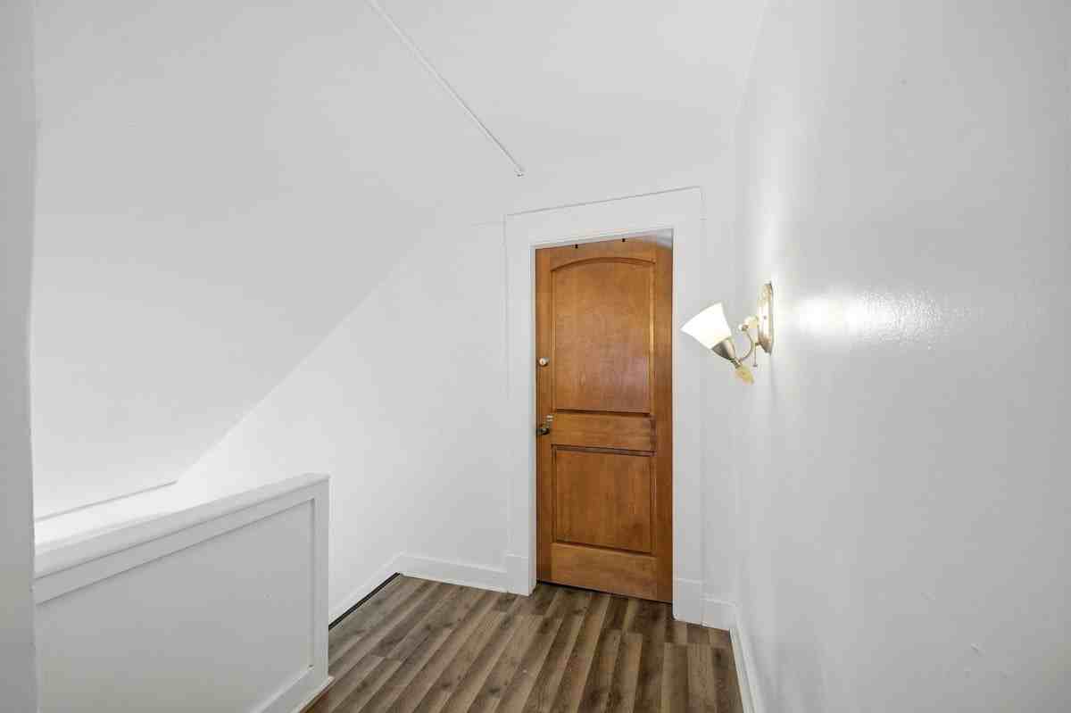 2209 Summit St - Photo 4 of 27