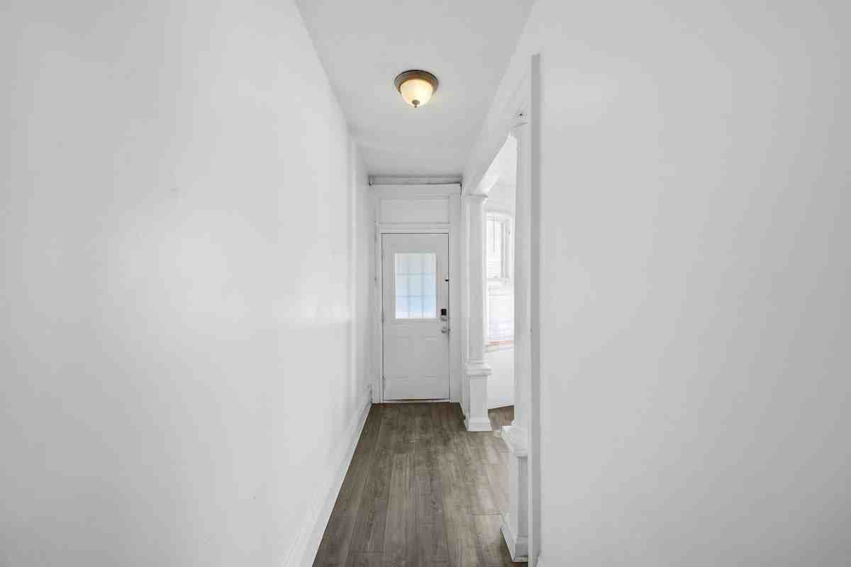2209 Summit St - Photo 5 of 27