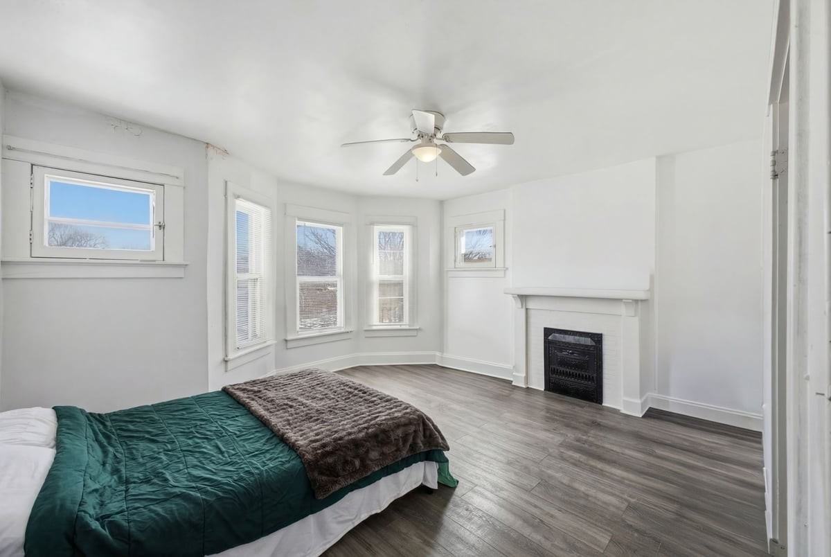2209 Summit St - Photo 6 of 27