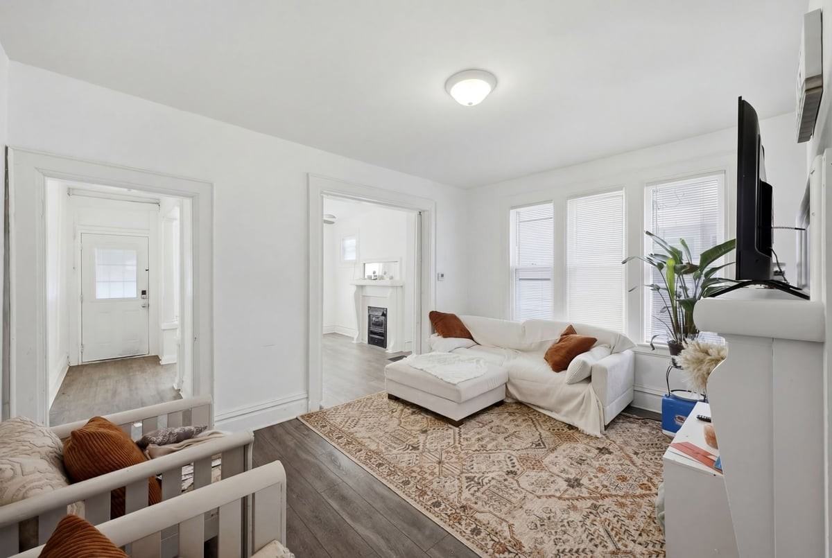 22092211 Summit St - Photo 3 of 26