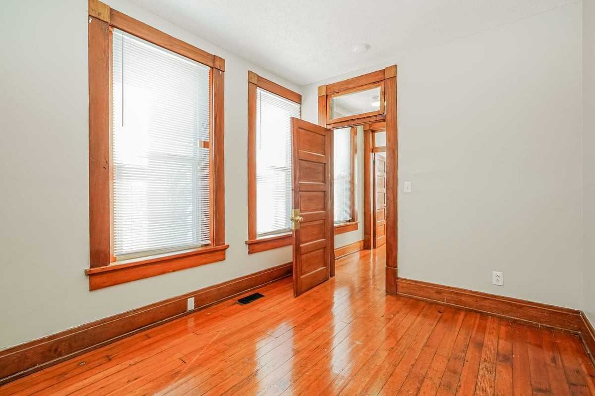 804 E Main St - Photo 2 of 18