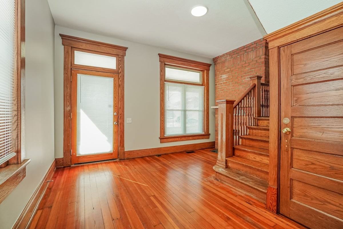 804 E Main St - Photo 3 of 18