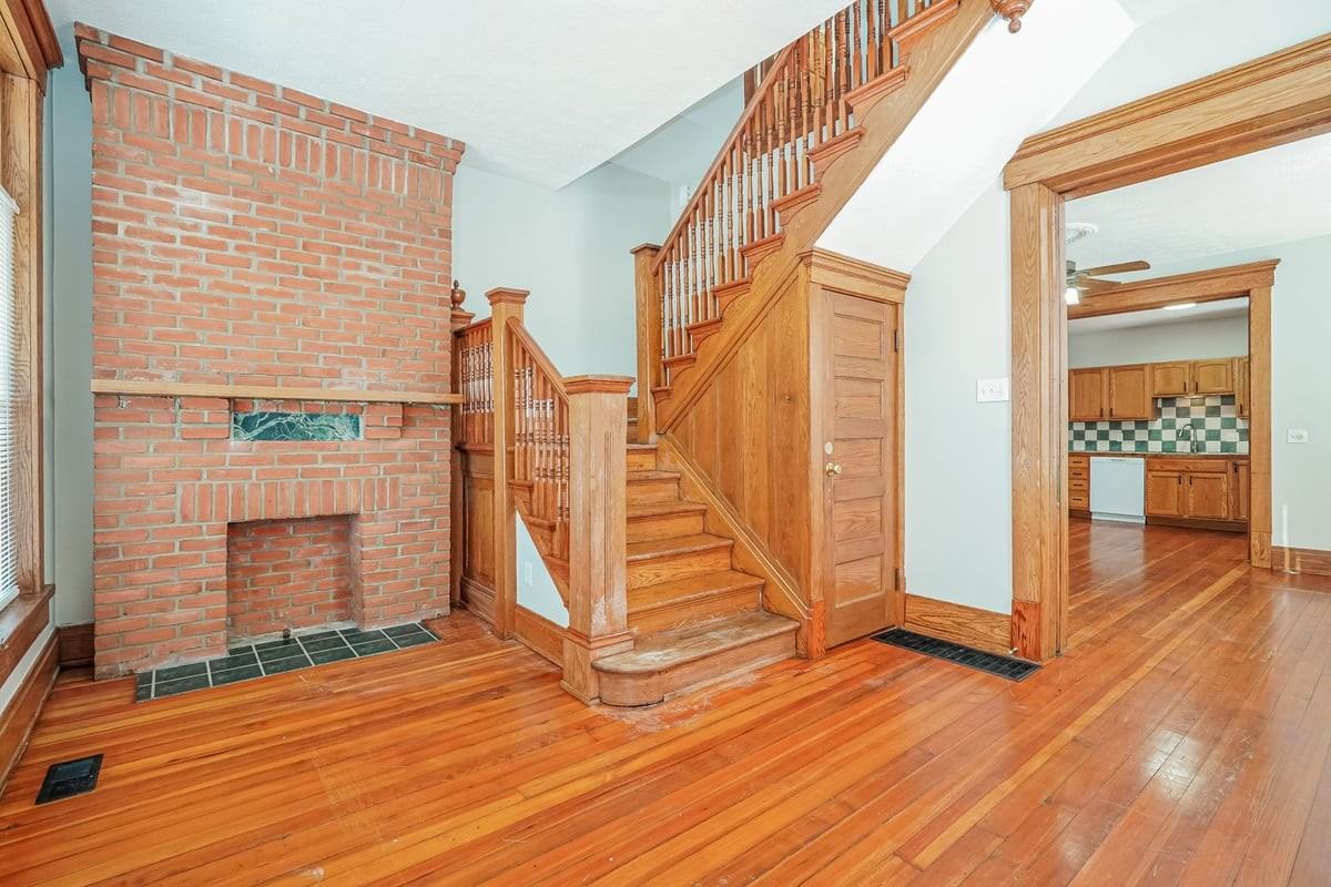 804 E Main St - Photo 4 of 18