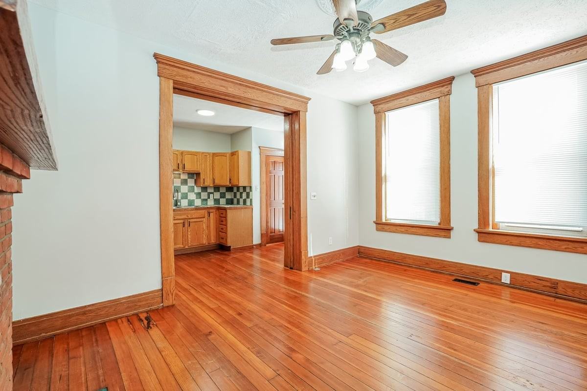 804 E Main St - Photo 6 of 18