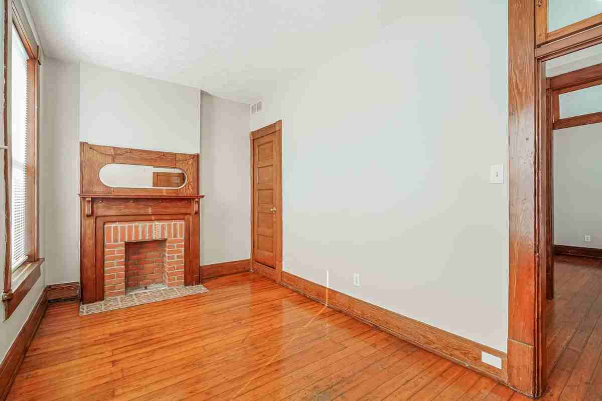 804 E Main St - Photo 7 of 18