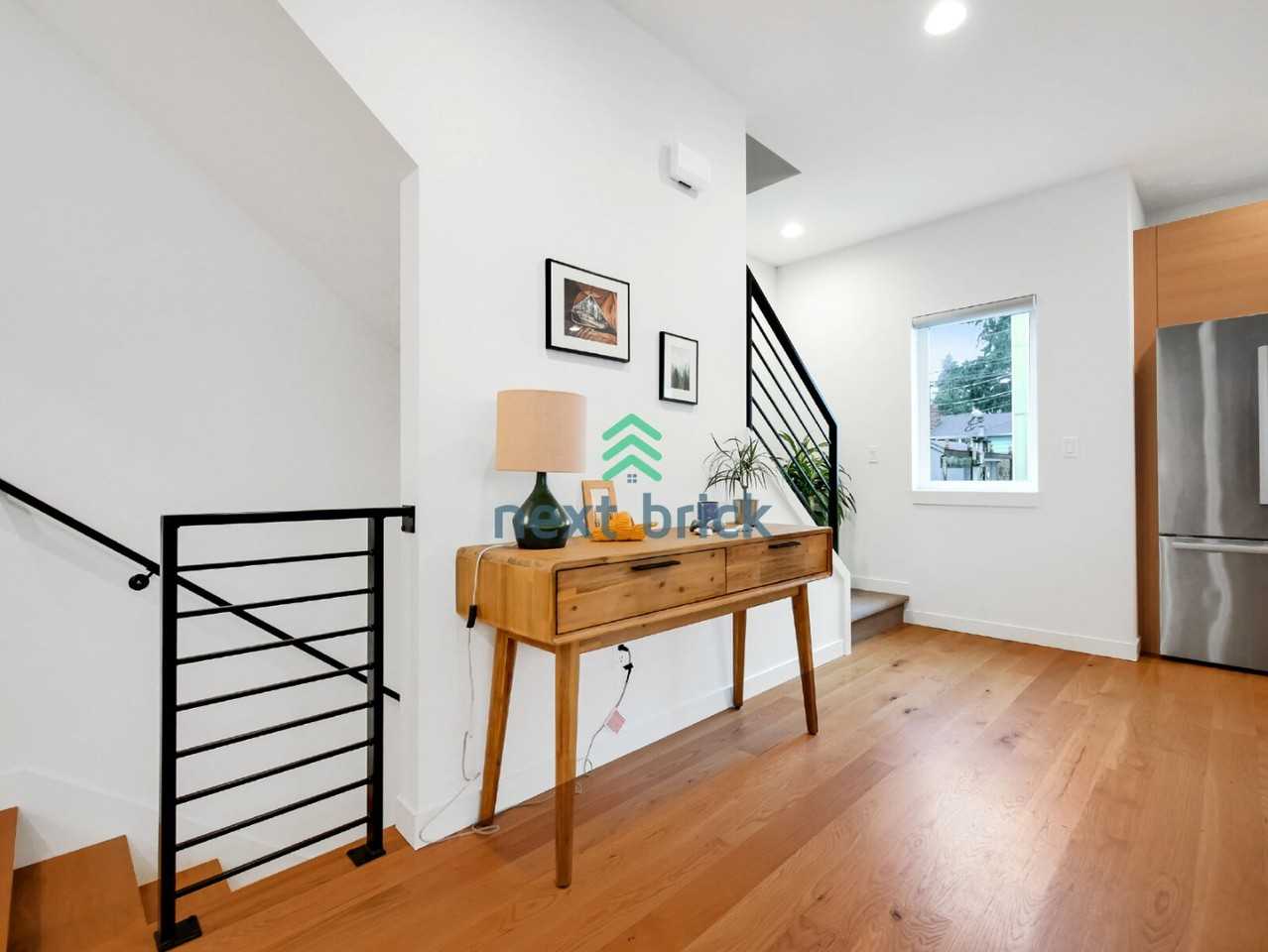 13711 35th Ave Ne - Photo 4 of 25