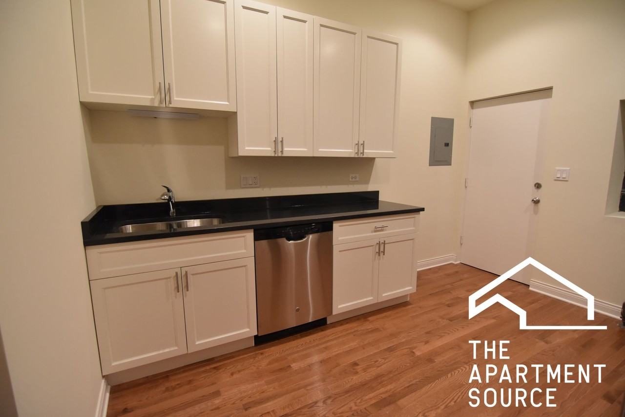 900 W Belmont Ave #904 - Photo 2 of 15