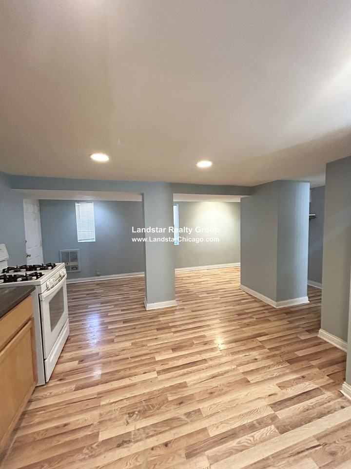 1624 N Honore St #G - Photo 3 of 8