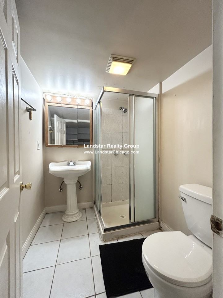 1624 N Honore St #G - Photo 5 of 8