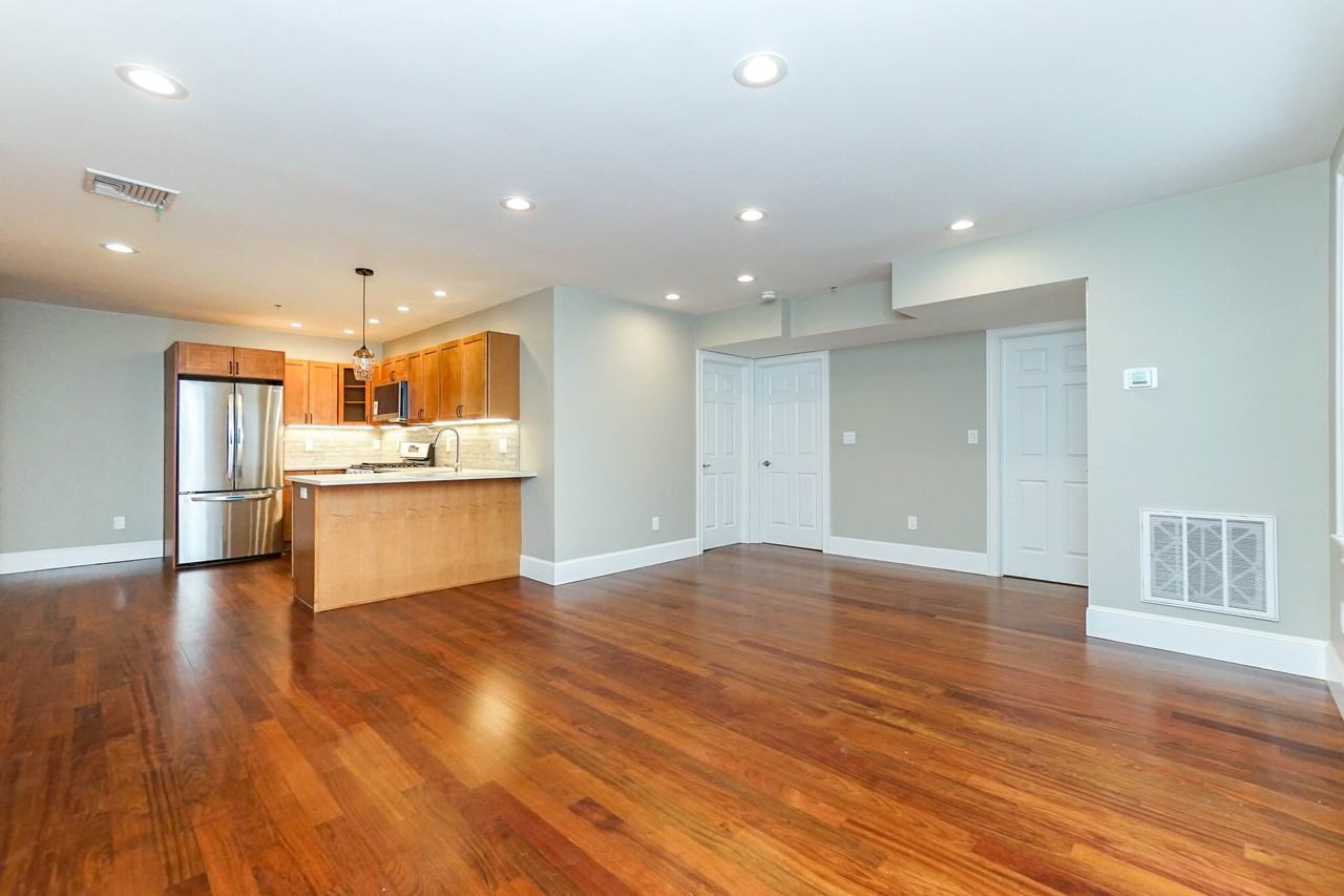 120 W 7th St #105 - Photo 4 of 18