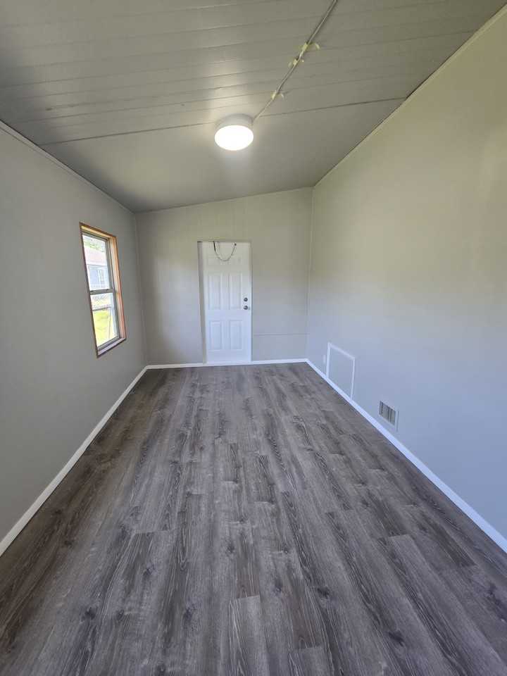 1845 Mary Ln - Photo 2 of 2