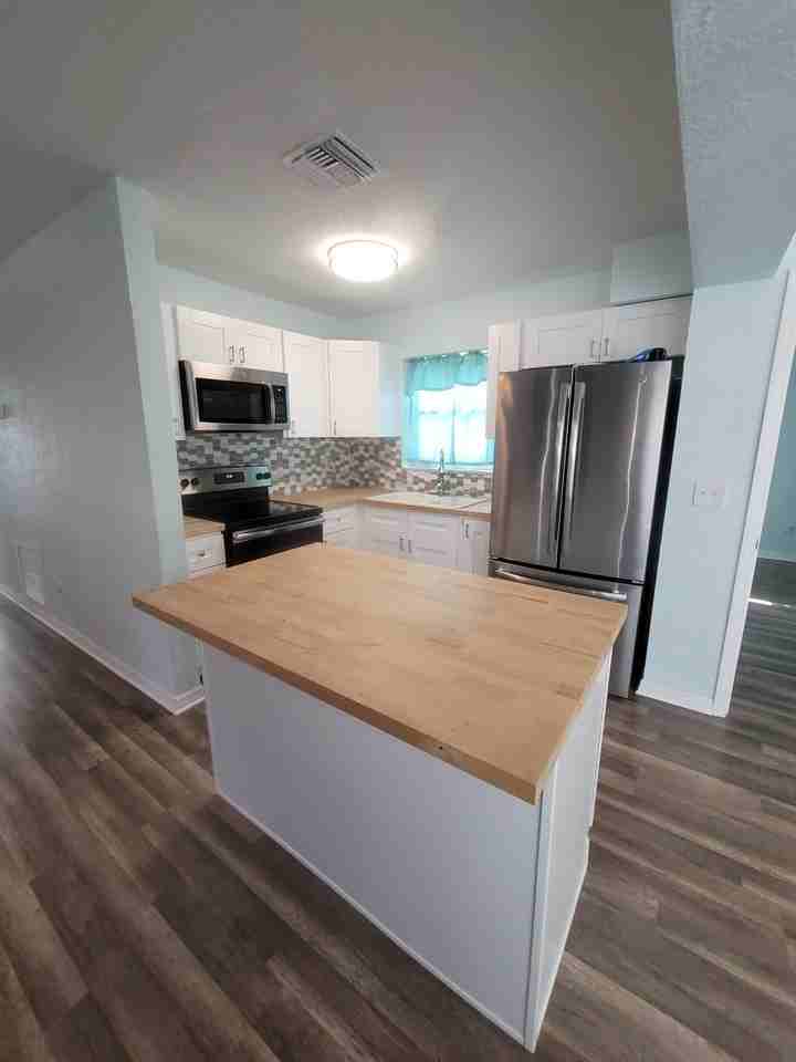 513 Hollyhock Ln - Photo 2 of 15