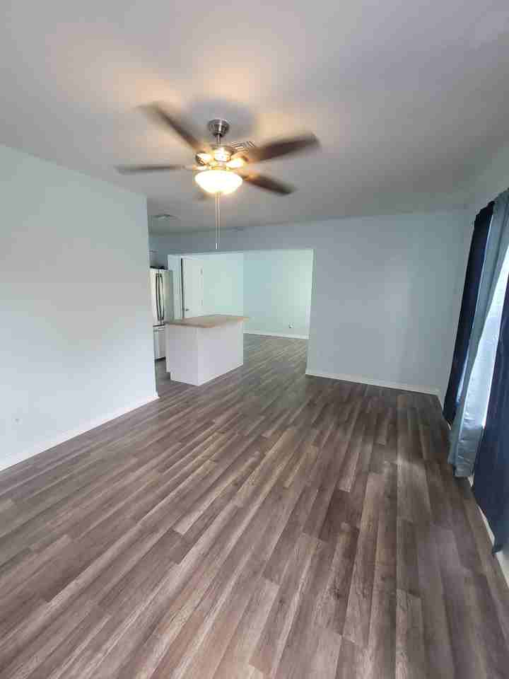 513 Hollyhock Ln - Photo 4 of 15