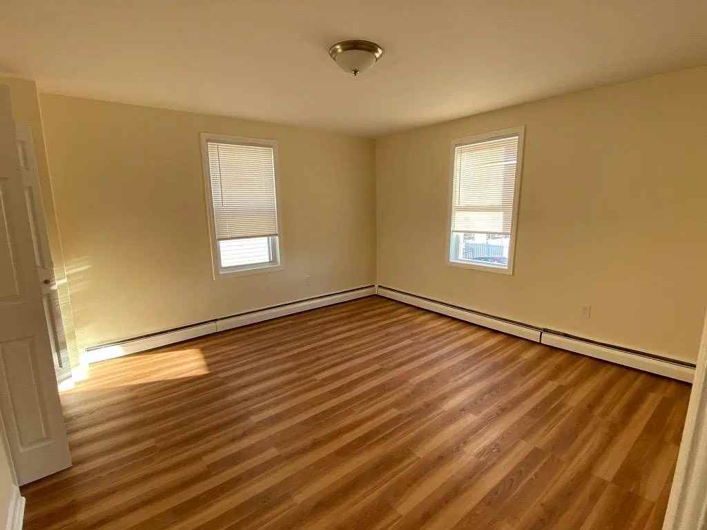 19 Clinton St #B - Photo 3 of 8