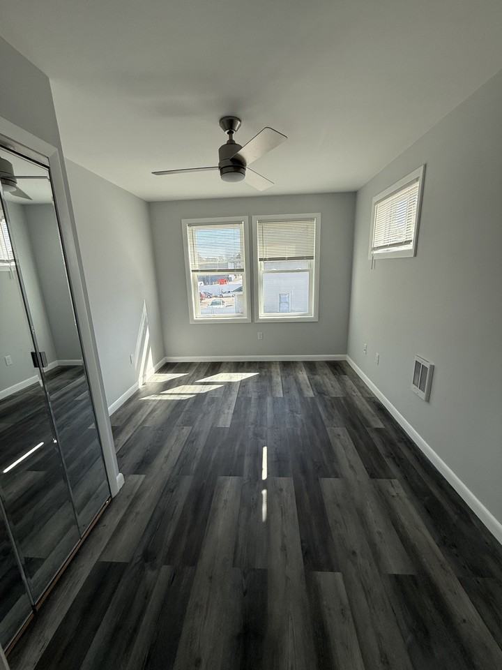 19 Clinton St #B - Photo 6 of 8