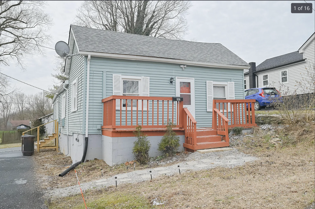 207 W 4th St