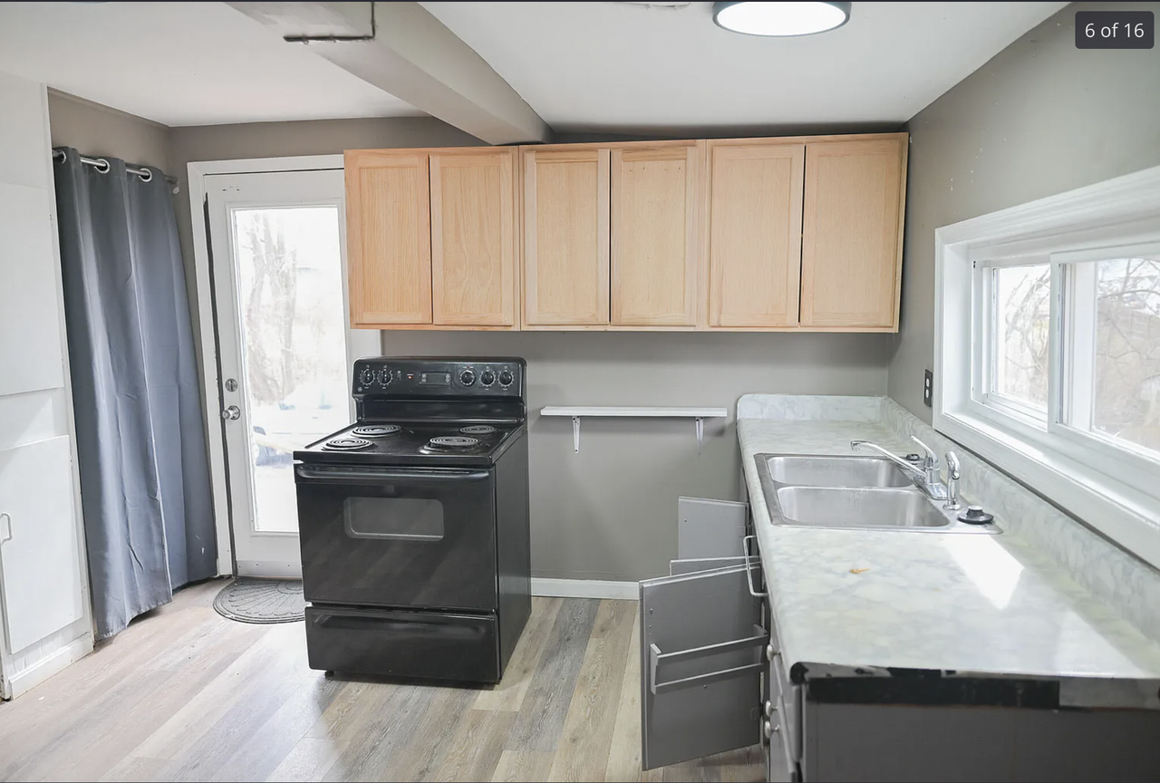 207 W 4th St - Photo 3 of 6