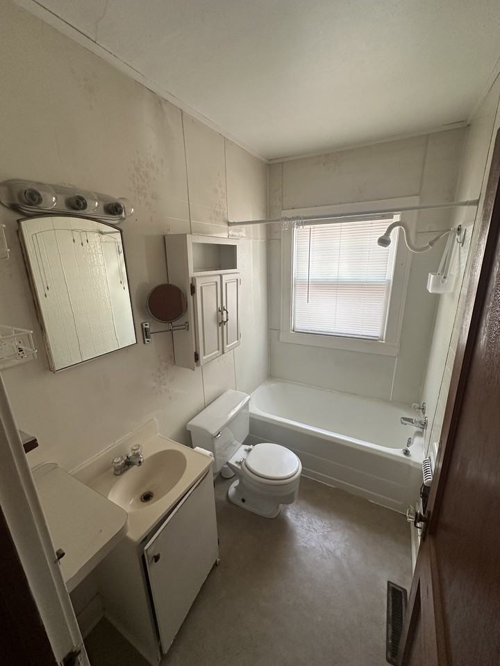 327 W Main St - Photo 2 of 13