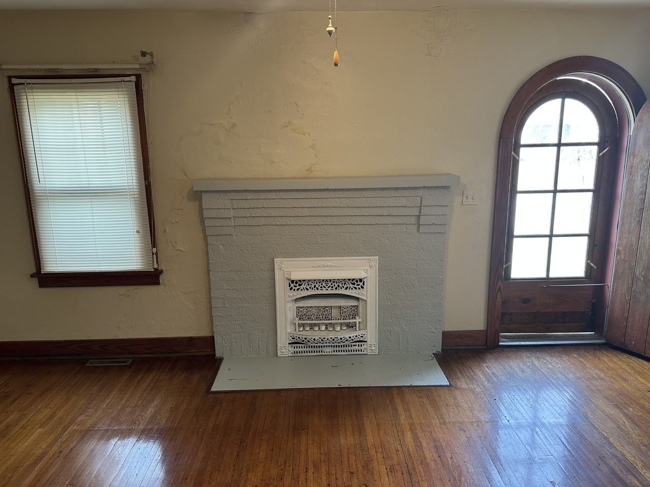 327 W Main St - Photo 3 of 13