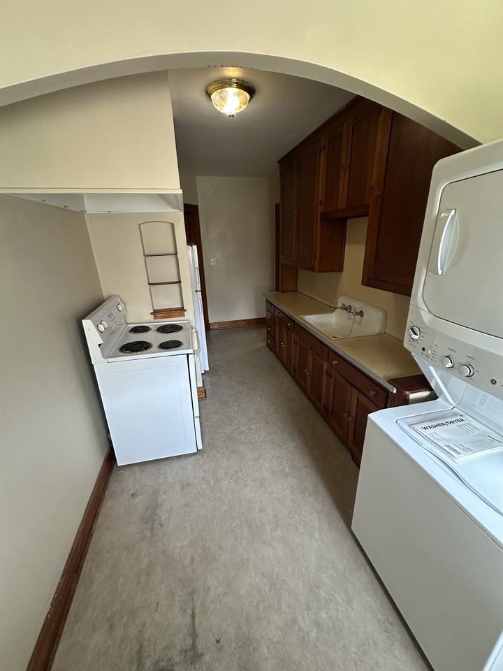 327 W Main St - Photo 5 of 13