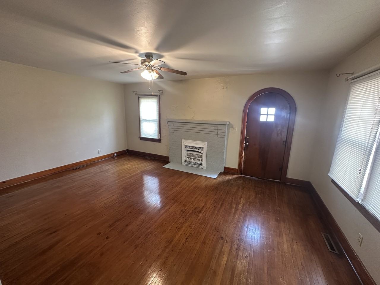 327 W Main St - Photo 7 of 13