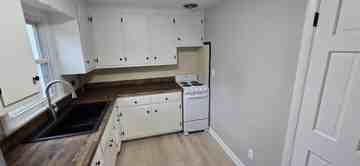 featured image of 895 Warrenville Rd #2