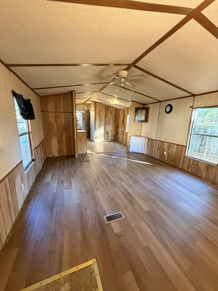 5542 Whites Ferry Rd - Photo 3 of 9