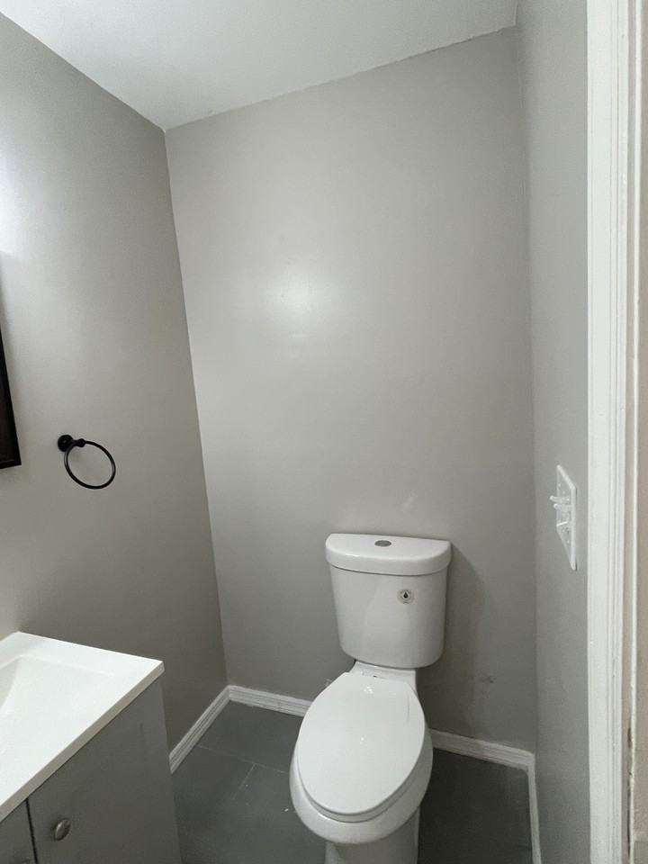 726 S 15th St #1 - Photo 4 of 12
