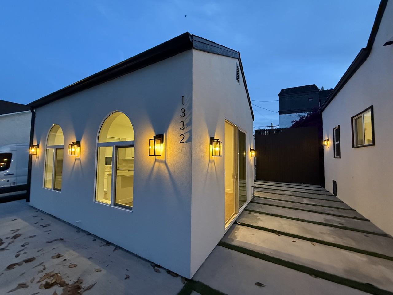 1332 S Burnside Ave #1332 - Photo 2 of 8