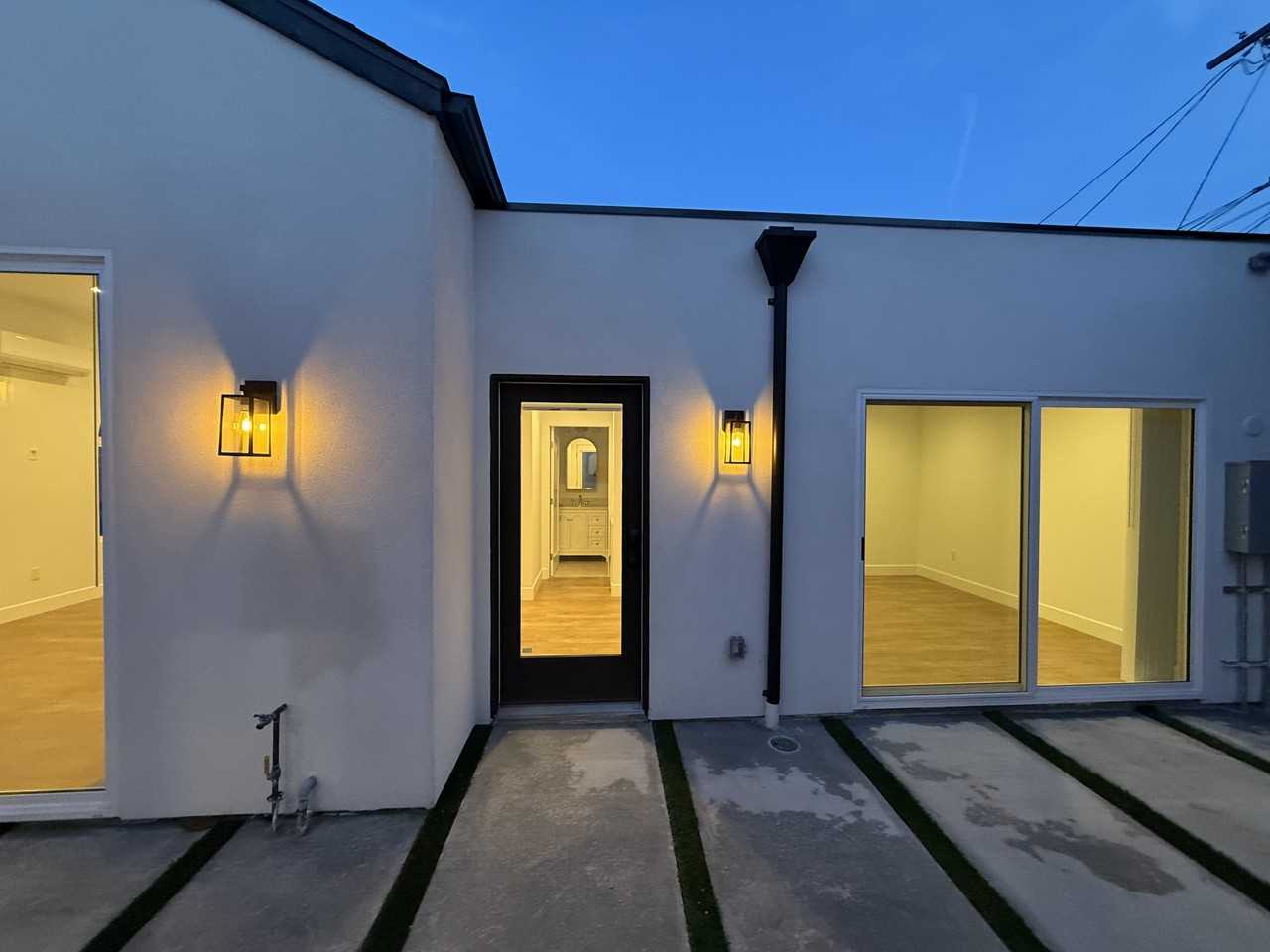 1332 S Burnside Ave #1332 - Photo 3 of 8