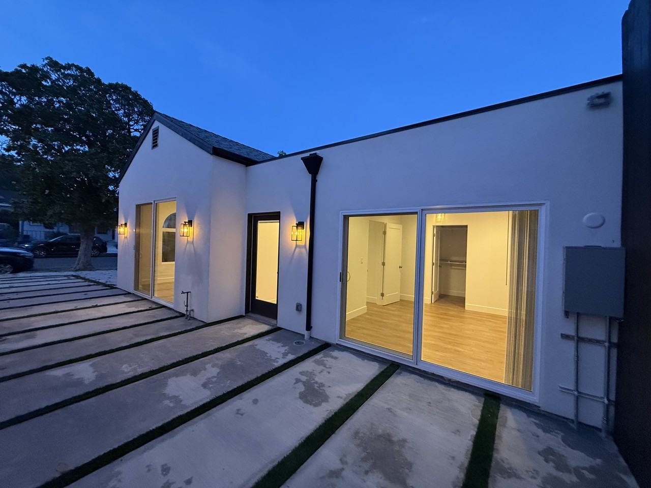 1332 S Burnside Ave #1332 - Photo 4 of 8