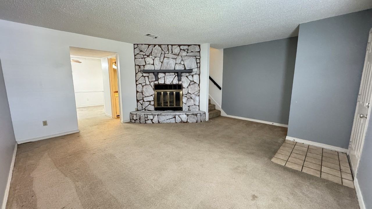 115 Wellington Pl - Photo 5 of 17