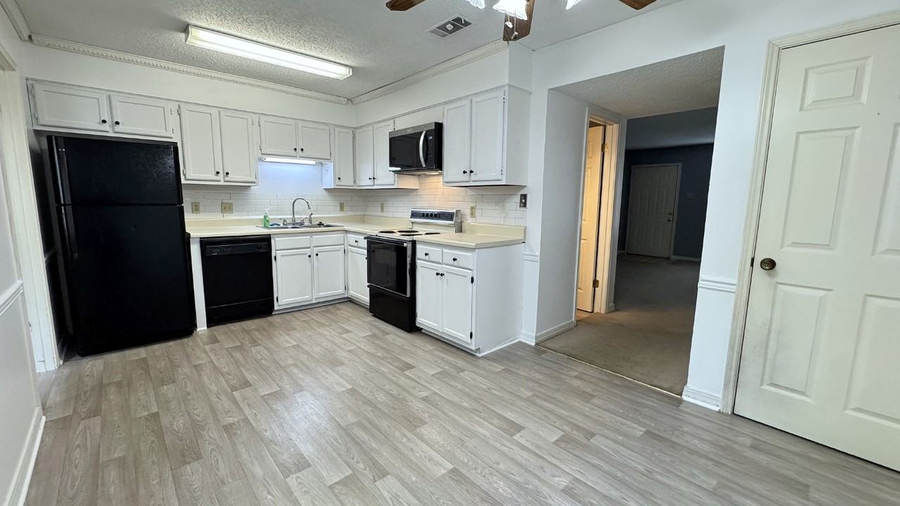 115 Wellington Pl - Photo 7 of 17