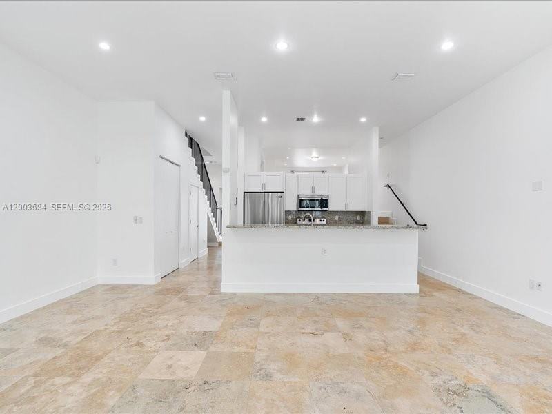 3502 Ne 166th St - Photo 6 of 29