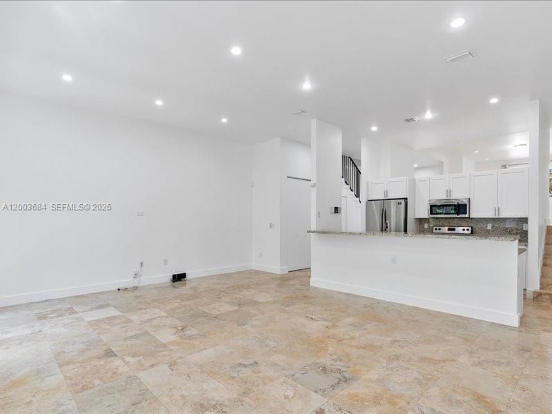 3502 Ne 166th St - Photo 7 of 29