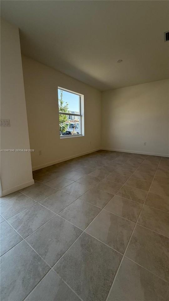 1087 Se 2nd Ter - Photo 6 of 20