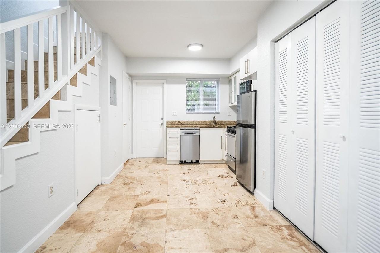 2180 Bay Dr #1 - Photo 6 of 18