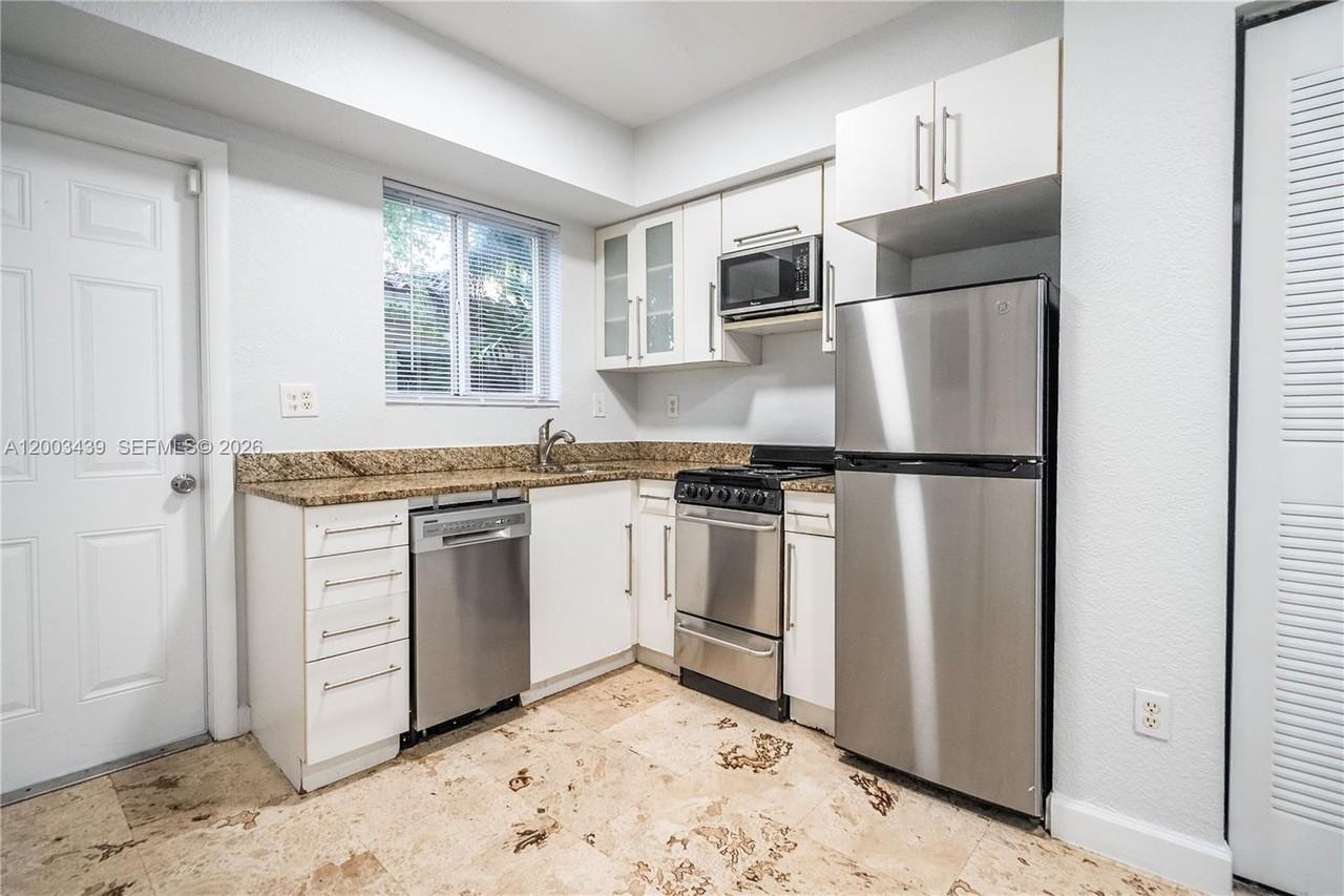 2180 Bay Dr #1 - Photo 7 of 18