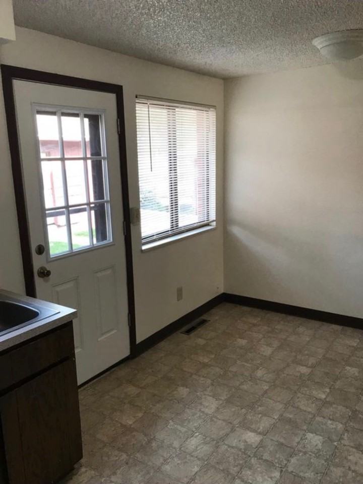 1720 Cambridge Dr #2 - Photo 4 of 7