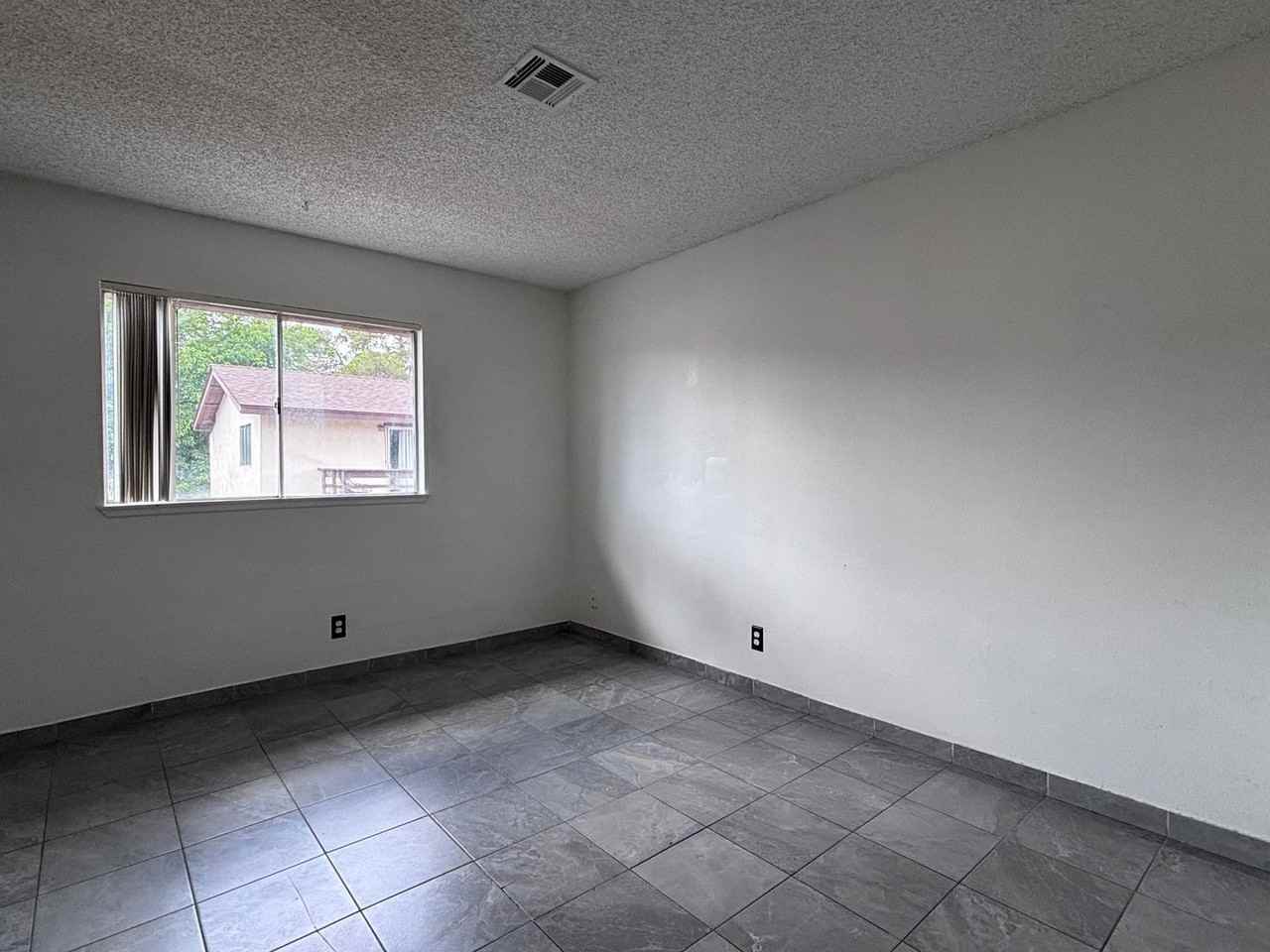 2340 Canfield Dr - Photo 4 of 7