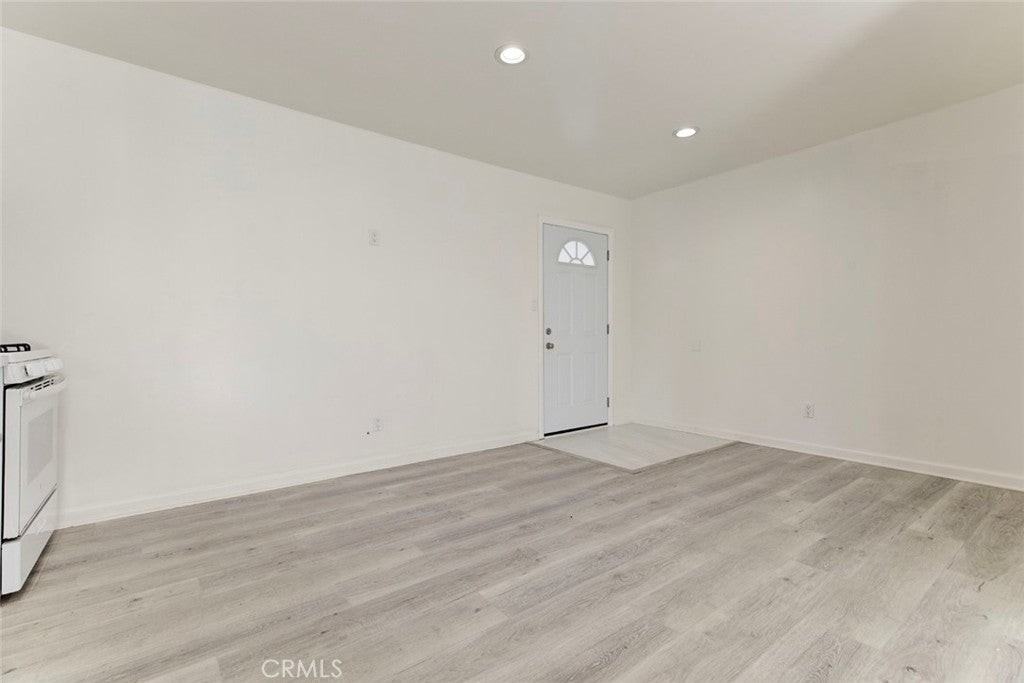 1953 Glenwood Rd - Photo 4 of 14