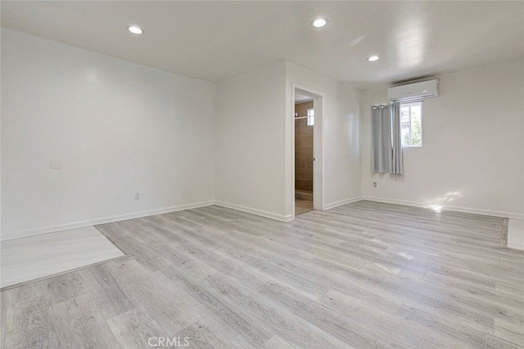 1953 Glenwood Rd - Photo 5 of 14