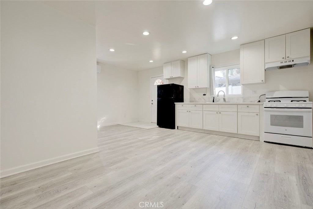 1953 Glenwood Rd - Photo 6 of 14