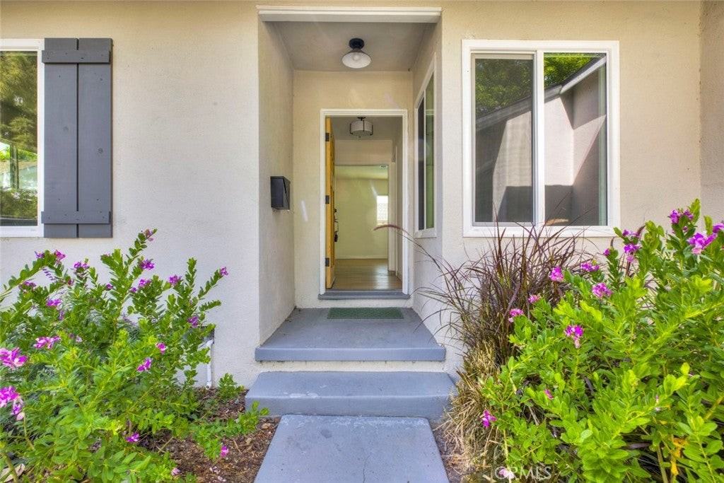 8051 Etiwanda Ave - Photo 4 of 38